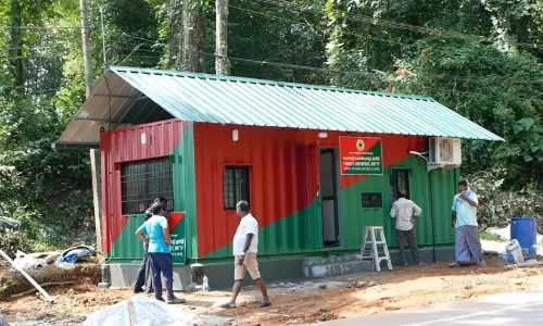 അതിർത്തിയിലെ ചെക് പോസ്റ്റ് 12 കിലോമീറ്റർ ഇപ്പുറം; ദുരൂഹതയെന്ന് ​ജനങ്ങൾ