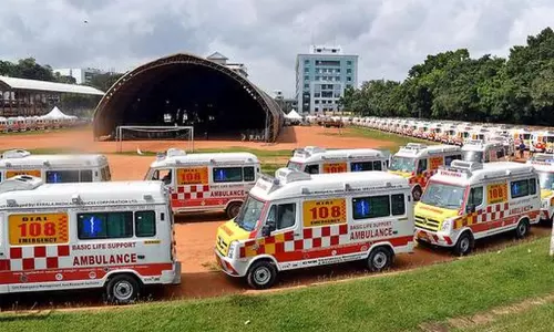 108 ആംബുലൻസ് ജീവനക്കാരുടെ അനിശ്ചിതകാല പണിമുടക്ക് തടയാൻ ‘എസ്മ’ പ്രയോഗിക്കാൻ നീക്കം 108 ആംബുലൻസ് ജീവനക്കാരുടെ അനിശ്ചിതകാല പണിമുടക്ക് തടയാൻ ‘എസ്മ’ പ്രയോഗിക്കാൻ നീക്കം