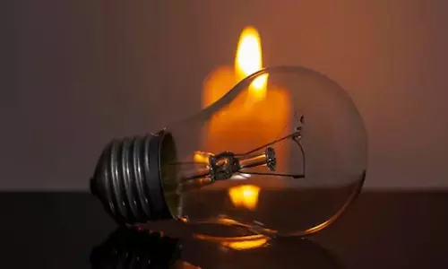 വൈകീട്ട് ആറിനുശേഷം എ.സി വേണ്ട, ഇലക്ട്രിക് വാഹനങ്ങളും ചാർജ് ചെയ്യരുത്; ജീവനക്കാരോട് കെ.എസ്.ഇ.ബി ചെയർമാൻ വൈകീട്ട് ആറിനുശേഷം എ.സി വേണ്ട, ഇലക്ട്രിക് വാഹനങ്ങളും ചാർജ് ചെയ്യരുത്; ജീവനക്കാരോട് കെ.എസ്.ഇ.ബി ചെയർമാൻ