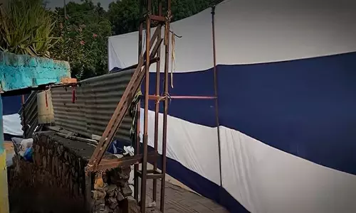 ‘തുണികെട്ടി മറച്ചാൽ ദാരിദ്ര്യം ഇല്ലാതാവുമോ?’: ബ്രിക്സ് ഉച്ചകോടിക്കിടെ ഡൽഹിയിലെ ചേരികൾ മറച്ചതായി ആരോപണം