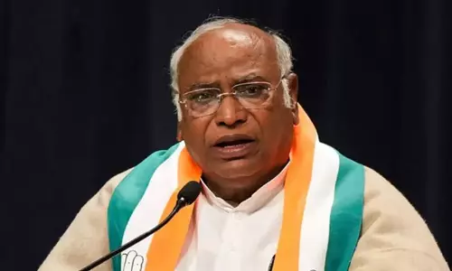 ഖാർഗെയോട് അയിത്താചരണം: സമ്മർദത്തിനൊടുവിൽ കേസ് ഖാർഗെയോട് അയിത്താചരണം: സമ്മർദത്തിനൊടുവിൽ കേസ്