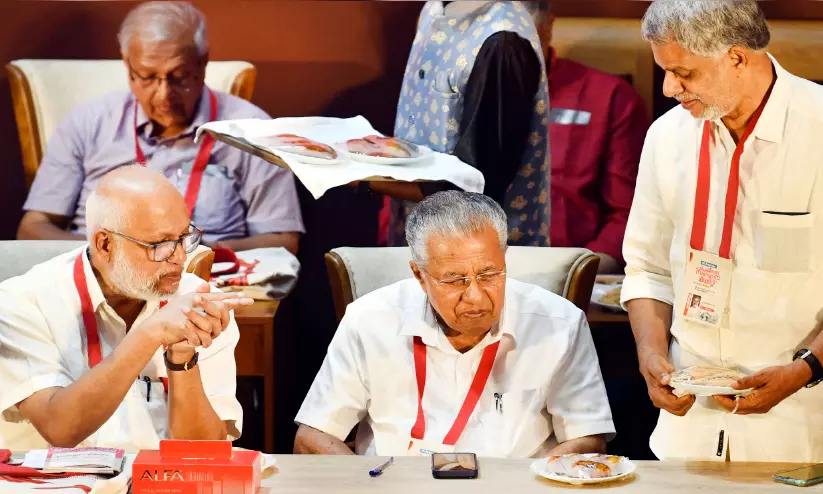തുറന്നടിച്ച് കണ്ണൂർ ജില്ല കമ്മിറ്റി; രേഖ സമഗ്രമല്ല തുറന്നടിച്ച് കണ്ണൂർ ജില്ല കമ്മിറ്റി; രേഖ സമഗ്രമല്ല
