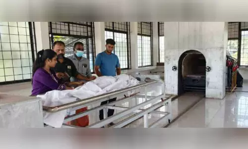 അനാഥനായി വന്ന്, സ്നേഹത്തണലിൽ മടക്കം: പൊക്കൻ അച്ഛന് കണ്ണീരോടെ വിട അനാഥനായി വന്ന്, സ്നേഹത്തണലിൽ മടക്കം: പൊക്കൻ അച്ഛന് കണ്ണീരോടെ വിട