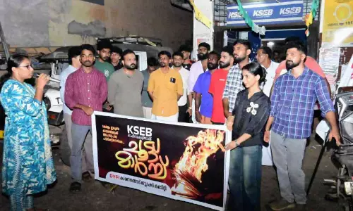 വൈദ്യുതി പ്രതിസന്ധി: ഡി.വൈ.എഫ്.ഐ ചൂട്ടുമാർച്ച്