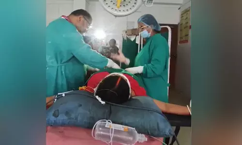 Bihar Doctors Use Phone Torches During Emergency Surgery