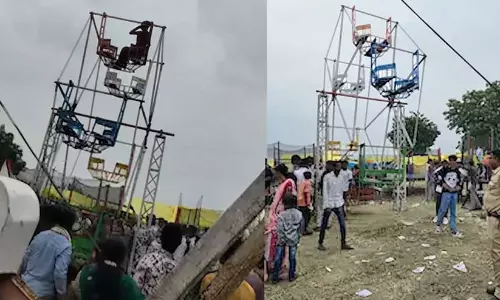 മഹാരാഷ്ട്രയിൽ യന്ത്ര ഊഞ്ഞാലിൽ മുടി കുടുങ്ങി യുവതിക്ക് ഗുരുതര പരിക്ക്; തലയോട്ടി ഭാഗികമായി അടർന്നു മഹാരാഷ്ട്രയിൽ യന്ത്ര ഊഞ്ഞാലിൽ മുടി കുടുങ്ങി യുവതിക്ക് ഗുരുതര പരിക്ക്; തലയോട്ടി ഭാഗികമായി അടർന്നു