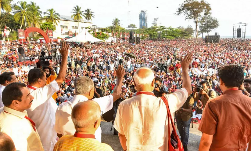 ജനസാഗരമേ തെറ്റുപറ്റി...; ഏറ്റുപറഞ്ഞ് സി.പി.എം നേതാക്കൾ ജനസാഗരമേ തെറ്റുപറ്റി...; ഏറ്റുപറഞ്ഞ് സി.പി.എം നേതാക്കൾ