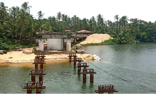 കച്ചേരിക്കടവ് പാലത്തിന് ഇനിയും കാത്തിരിക്കണം; ജില്ലയിലെ ആദ്യത്തെ ബോസ്ട്രിങ് മോഡൽ ബ്രിഡ്ജ് കച്ചേരിക്കടവ് പാലത്തിന് ഇനിയും കാത്തിരിക്കണം; ജില്ലയിലെ ആദ്യത്തെ ബോസ്ട്രിങ് മോഡൽ ബ്രിഡ്ജ്