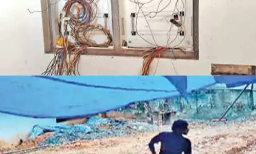 Police inspecting the under-construction house of MLA Mathew Kuzhalnadan in Pothanikkad following a burglary