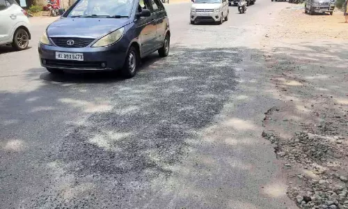 അധികൃതർ കണ്ണ് തുറന്നു; കണ്ണിയംപുറം പാതയിലെ കുഴിയടച്ചു