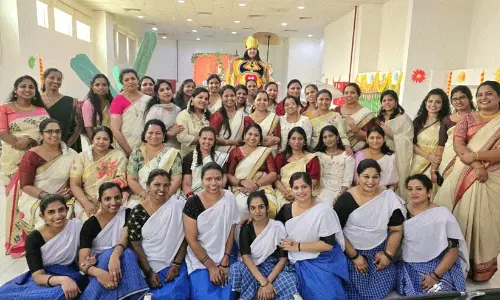 തിരക്കേറിയ ഡ്യൂട്ടിക്കിടയിലും ഓണമാഘോഷിച്ച് ട്രോമ ഐ.സി.യു നഴ്സുമാർ തിരക്കേറിയ ഡ്യൂട്ടിക്കിടയിലും ഓണമാഘോഷിച്ച് ട്രോമ ഐ.സി.യു നഴ്സുമാർ