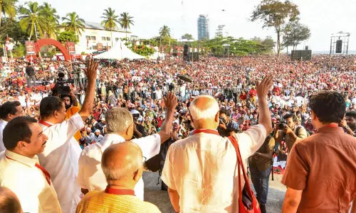 ജനസാഗരമേ തെറ്റുപറ്റി...; ഏറ്റുപറഞ്ഞ് സി.പി.എം നേതാക്കൾ