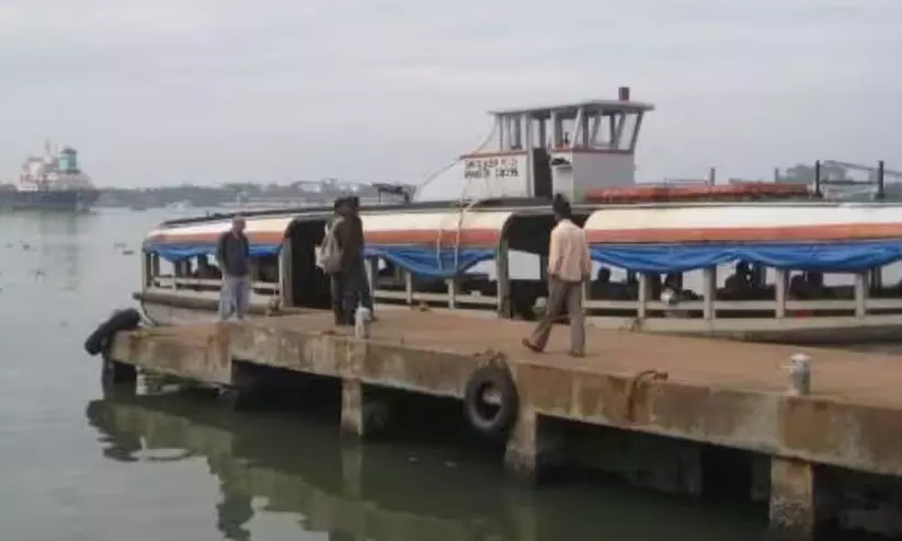 ഈ ജലഗതാഗതം ഇങ്ങനെ പോരാ; ബോട്ട് സർവിസുകൾ നിലക്കുമോ എന്ന ആശങ്കയിൽ യാത്രക്കാർ ഈ ജലഗതാഗതം ഇങ്ങനെ പോരാ; ബോട്ട് സർവിസുകൾ നിലക്കുമോ എന്ന ആശങ്കയിൽ യാത്രക്കാർ