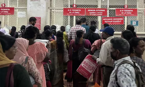 വൈ​റ​ല്‍ പ​നി​യി​ൽ നാ​ട്; ചി​കി​ത്സ തേ​ടി ജ​നം