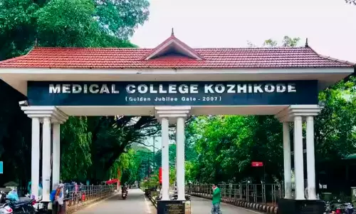 നെഞ്ചിൽ തുളച്ചുകയറിയ കത്രിക പുറത്തെടുത്ത് രോഗിക്ക് പുതുജീവൻ നൽകി കോഴിക്കോട് മെഡിക്കൽ കോളജ് നെഞ്ചിൽ തുളച്ചുകയറിയ കത്രിക പുറത്തെടുത്ത് രോഗിക്ക് പുതുജീവൻ നൽകി കോഴിക്കോട് മെഡിക്കൽ കോളജ്
