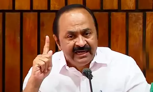 വൈ​ദ്യു​തി പ്ര​തി​സ​ന്ധി​ക്ക്​ ആ​ക്കം കൂ​ട്ടു​ന്ന ഉ​ദ്യോ​ഗ​സ്ഥ നി​ല​പാ​ടി​ല്‍ മു​ഖ്യ​മ​ന്ത്രി​ക്ക്​ അ​തൃ​പ്തി