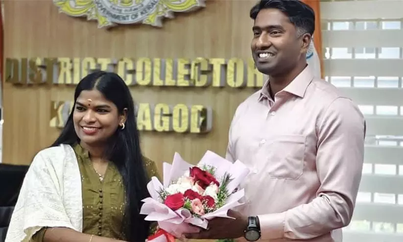 Sreedhanya Suresh IAS taking charge as the 27th District Collector of Kasaragod from outgoing collector Arjun Pandian. Sreedhanya Suresh IAS taking charge as the 27th District Collector of Kasaragod from outgoing collector Arjun Pandian.