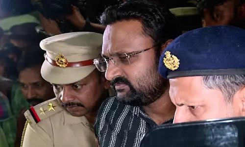 അനധികൃത മദ്യശേഖരം, എഫ്.ഐ.ആർ ഹാർഡ് കോപ്പി ചോദിച്ച് വാശി; നാടകീയ രംഗങ്ങൾക്കൊടുവിൽ ആന്റോ അഗസ്റ്റിൻ അറസ്റ്റിൽ