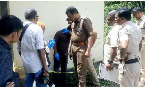 പ്ലസ്ടു വിദ്യാർഥിയുടെ തലയിൽ കമ്പി കയറിയ സംഭവം; ഫോറൻസിക് സംഘം തെളിവെടുത്തു പ്ലസ്ടു വിദ്യാർഥിയുടെ തലയിൽ കമ്പി കയറിയ സംഭവം; ഫോറൻസിക് സംഘം തെളിവെടുത്തു