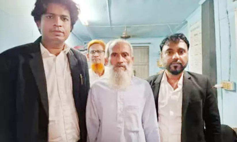 ഒരു ബംഗാളി മുസ്ലിമിനെ ‘ബംഗ്ലാദേശി’യാക്കുന്ന വിധം ഒരു ബംഗാളി മുസ്ലിമിനെ ‘ബംഗ്ലാദേശി’യാക്കുന്ന വിധം