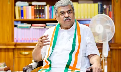 ഉ​മ​ർ ഖാ​ലി​ദി​നെ​ക്കു​റി​ച്ചു​ള്ള പ്ര​സ്താ​വ​ന​യി​ൽ ഉ​റ​ച്ച് ബി.​കെ. ഹ​രി​പ്ര​സാ​ദ്