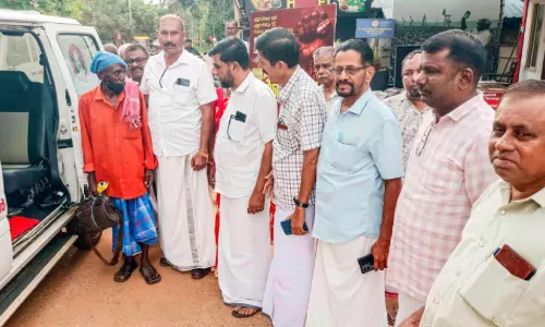 വയോധികന് അഭയമേകി കാരുണ്യഭവൻ