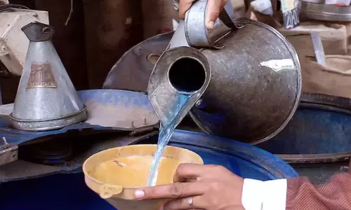 റേഷൻ മണ്ണെണ്ണയുടെ വില കൂട്ടി, ഇനി 77 രൂപ; വൈദ്യുതി ക്ഷാമത്തിനിടയിലും ഇരട്ടപ്രഹരം