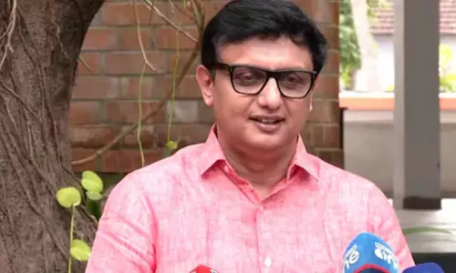 ‘എല്ലാം ഇ.ഡി മെനഞ്ഞ കള്ളക്കഥ’; റിയാസിനെ ചേർത്തുപിടിച്ച് സി.പി.എം