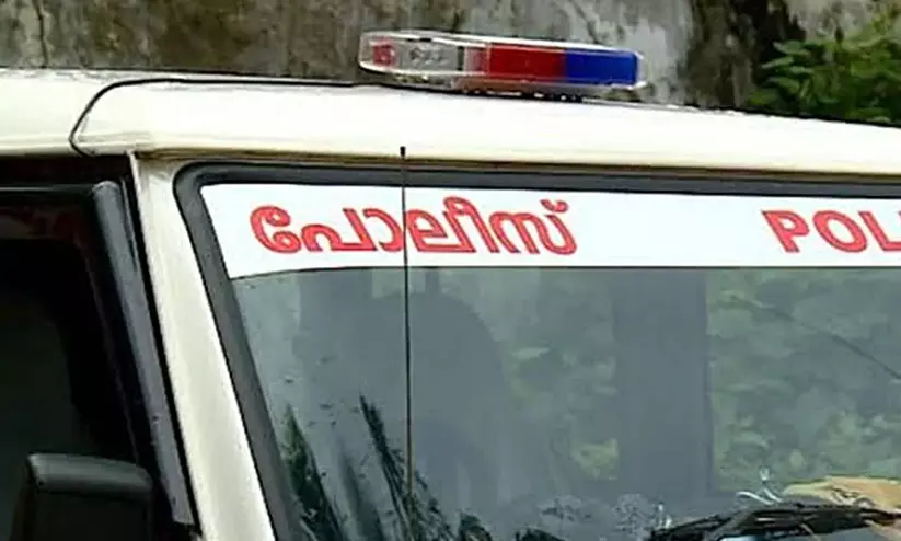 കെ.എൻ. ബാലഗോപാലിനായി പ്രചാരണ വിഡിയോ; നാലു പൊലീസ് ഉദ്യോഗസ്ഥർക്ക് സ്ഥലംമാറ്റം കെ.എൻ. ബാലഗോപാലിനായി പ്രചാരണ വിഡിയോ; നാലു പൊലീസ് ഉദ്യോഗസ്ഥർക്ക് സ്ഥലംമാറ്റം