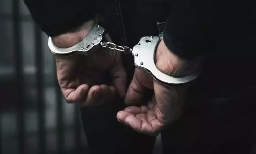 ഗർഭിണിയായ ഭാര്യയെ കൊലപ്പെടുത്തിയ കേസിൽ ജാമ്യത്തിലിറങ്ങിയ യുവാവിനെ ഭാര്യാ സഹോദരൻ വെട്ടിക്കൊന്നു ഗർഭിണിയായ ഭാര്യയെ കൊലപ്പെടുത്തിയ കേസിൽ ജാമ്യത്തിലിറങ്ങിയ യുവാവിനെ ഭാര്യാ സഹോദരൻ വെട്ടിക്കൊന്നു