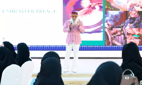 ഇമാറാത്തി വനിതകൾക്ക് ‘സുഗന്ധ പാഠ’വുമായി ‘യൂസുഫ് ഭായ്’; അറബ് സുഗന്ധപാരമ്പര്യത്തിന്‍റെ വേദിയിൽ മലയാളിയുടെ കൈയൊപ്പ്