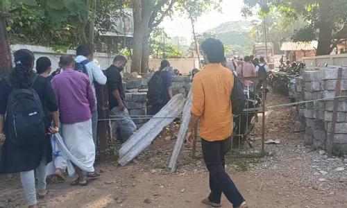 വെസ്റ്റ് ഹിൽ റെയിൽവേ സ്റ്റേഷന്റെ രണ്ടാം വഴിയിൽ യാത്രാദുരിതം
