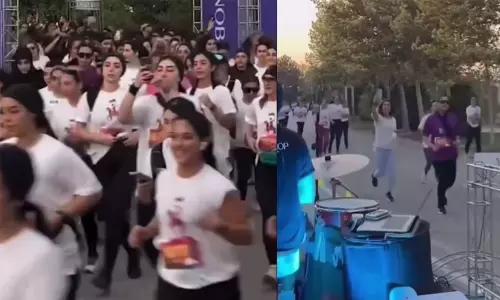 Women runners participating in the Tehran 10K road race at Velayat Park in sports attire.