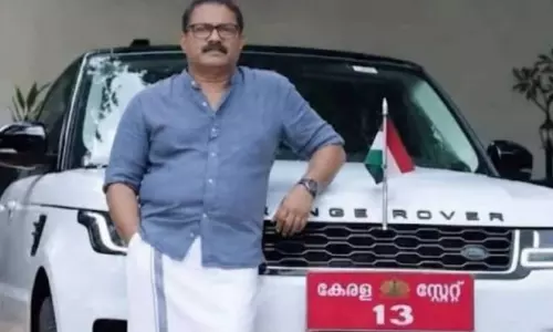 വിവാദത്തിനു പിന്നാലെ റേഞ്ച് റോവർ തിരികെ നൽകി കെ.എം. ഷാജി; കണ്ണൂരിൽ ഉടമയുടെ വീട്ടിലെത്തിച്ചു വിവാദത്തിനു പിന്നാലെ റേഞ്ച് റോവർ തിരികെ നൽകി കെ.എം. ഷാജി; കണ്ണൂരിൽ ഉടമയുടെ വീട്ടിലെത്തിച്ചു