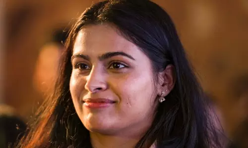 പ​രാ​തി നി​ർ​ത്തി മ​ത്സ​ര​ത്തി​ൽ ശ്ര​ദ്ധി​ക്കൂ; സഹതാരങ്ങൾക്ക് നിർദേശവുമായി മ​നു ഭാ​ക​ർ