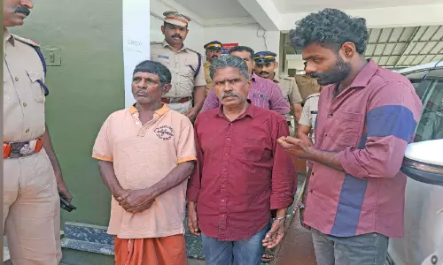 തി​രു​വോ​ണ​നാ​ളി​ൽ പ​രി​ക്കേ​റ്റ നി​ല​യി​ൽ ക​ണ്ട യു​വാ​വി​ന്റെ മ​ര​ണം കൊലപാതകം: മൂ​ന്നു​പേ​ർ അ​റ​സ്റ്റി​ൽ