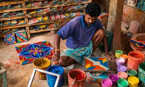 വിക്ടോറിയൻ പ്രൗഢിയും തമിഴ് തനിമയും ഇഴചേർന്ന ചെട്ടിനാടൻ വീടുകളുടെ പെരുമ വിളിച്ചോതുന്ന 200 വർഷം പഴക്കമുള്ള ആത്തങ്കുടി ഗ്രാമത്തിന്റെ കഥ