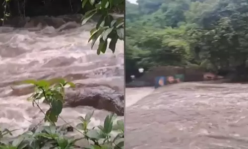 മലപ്പുറം ചോക്കാട് മലവെള്ളപ്പാച്ചിൽ; മരണം മൂന്നായി; തിരച്ചിൽ താൽക്കാലികമായി നിർത്തിവെച്ചു മലപ്പുറം ചോക്കാട് മലവെള്ളപ്പാച്ചിൽ; മരണം മൂന്നായി; തിരച്ചിൽ താൽക്കാലികമായി നിർത്തിവെച്ചു