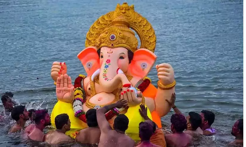ഗണേശ വിഗ്രഹ നിമജ്ജന ചടങ്ങിന് സമീപം മാംസാഹാരം എറിഞ്ഞു; മൂന്ന് പേർ അറസ്റ്റിൽ ഗണേശ വിഗ്രഹ നിമജ്ജന ചടങ്ങിന് സമീപം മാംസാഹാരം എറിഞ്ഞു; മൂന്ന് പേർ അറസ്റ്റിൽ