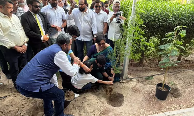 ‘അമ്മക്കായി ഒരു മരം’ പദ്ധതി; വൃക്ഷത്തൈകൾ നട്ട് ആംസ് ഫോർ യു ‘അമ്മക്കായി ഒരു മരം’ പദ്ധതി; വൃക്ഷത്തൈകൾ നട്ട് ആംസ് ഫോർ യു