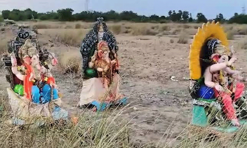 നിമജ്ജനത്തിന് വെളളമില്ല; ആന്ധ്രയിൽ വറ്റിവരണ്ട നദീതീരത്ത് വിഗ്രഹങ്ങൾ ഉപേക്ഷിച്ച് ഭക്തർ നിമജ്ജനത്തിന് വെളളമില്ല; ആന്ധ്രയിൽ വറ്റിവരണ്ട നദീതീരത്ത് വിഗ്രഹങ്ങൾ ഉപേക്ഷിച്ച് ഭക്തർ