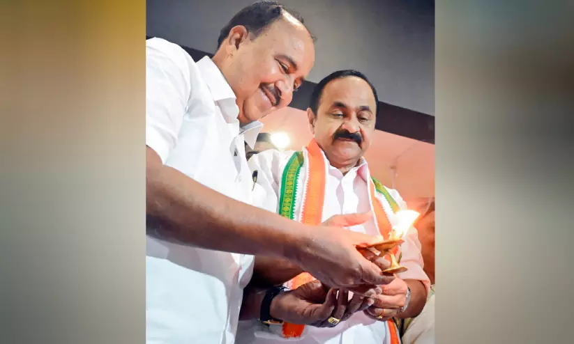 അകൽച്ചകൾക്ക് വിരാമം; മുഖ്യമന്ത്രിയും ആർ. ചന്ദ്രശേഖറും ഒരേ വേദിയിൽ അകൽച്ചകൾക്ക് വിരാമം; മുഖ്യമന്ത്രിയും ആർ. ചന്ദ്രശേഖറും ഒരേ വേദിയിൽ