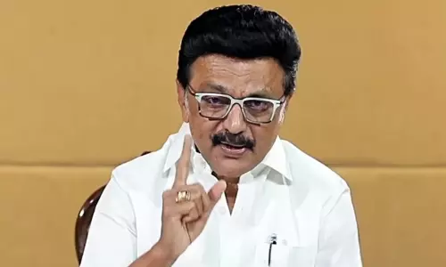`കടൽ നോക്കിയിരിക്കാനല്ല, മുഖ്യ‍മന്ത്രിക്ക് പണിയെടുക്കാനാണ് സെക്രട്ടറിയേറ്റ്’; രൂക്ഷവിമർശനവുമായി സ്റ്റാലിന്‍