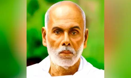 മഹാഗുരുവും കേരളവും:   ഇനിയും തെളിയാത്ത വെളിച്ചം