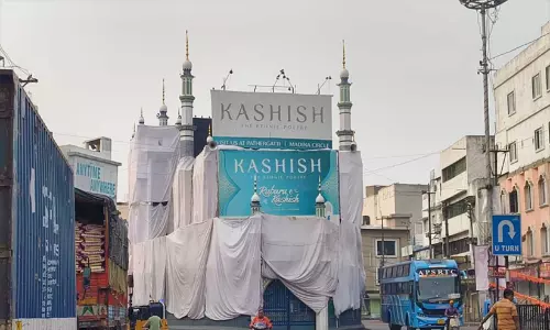 ഹൈദരാബാദ് ഗണേശോത്സവം: പ്രധാന ജാഥാ പാതകളിലെ പള്ളികൾ വെള്ളത്തുണികൊണ്ട് മൂടി