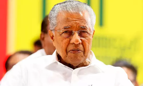 കോൺഗ്രസ് നിലപാട് പോലും അവഗണിച്ച്  മുഖ്യമന്ത്രി ലേബർ കോഡ് നടപ്പാക്കുന്നു; ആരെ തൃപ്തിപ്പെടുത്താനാണെന്നും പിണറായി