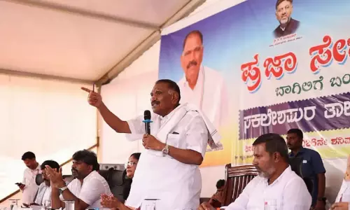 കൈക്കൂലിയെ ന്യായീകരിച്ച മന്ത്രി വിവാദത്തില് കൈക്കൂലിയെ ന്യായീകരിച്ച മന്ത്രി വിവാദത്തില്