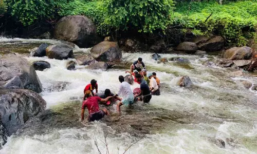 ദുരന്തമുഖത്ത് ഒറ്റക്കെട്ടായി ജീവൻ രക്ഷിച്ച് സന്നദ്ധപ്രവർത്തകർ