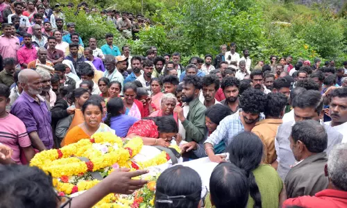 മി​ന്ന​ൽ മ​ഴ; കെടുതിയിൽ ഹൈറേഞ്ച്; ദുരിതാശ്വാസ ക്യാമ്പിൽ അഞ്ച് കുടുംബങ്ങൾ