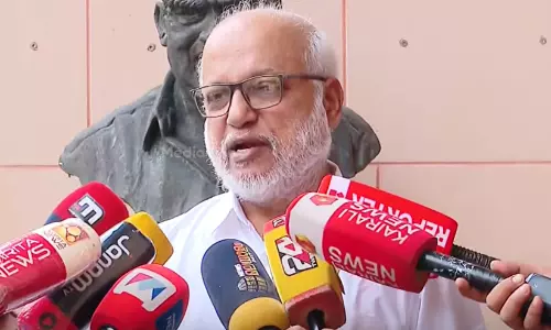 ‘സി.പി.എമ്മിനെ അവർക്ക് മനസ്സിലായിട്ടില്ല, ഭീഷണിയും വശീകരണവും കൊണ്ട് ബിജെപിയിൽ ചേരുന്ന പാർട്ടിയല്ല’ -വീണയെ ലക്ഷ്യമിടുന്നത് പിണറായിയുടെ മകളായതിനാലെന്ന് എം.എ. ബേബി ‘സി.പി.എമ്മിനെ അവർക്ക് മനസ്സിലായിട്ടില്ല, ഭീഷണിയും വശീകരണവും കൊണ്ട് ബിജെപിയിൽ ചേരുന്ന പാർട്ടിയല്ല’ -വീണയെ ലക്ഷ്യമിടുന്നത് പിണറായിയുടെ മകളായതിനാലെന്ന് എം.എ. ബേബി